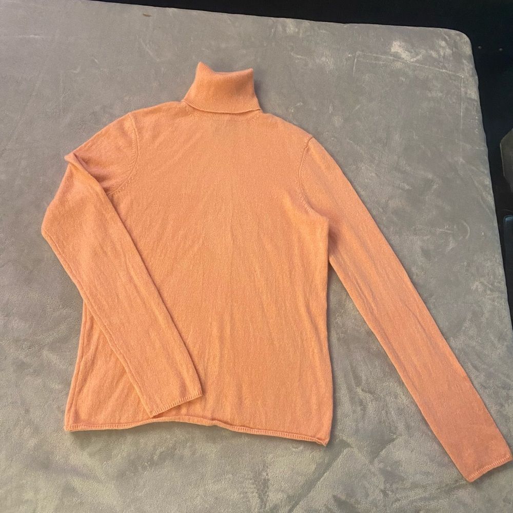 Saks fifth avenue 100% cashmere turtleneck sweater, M